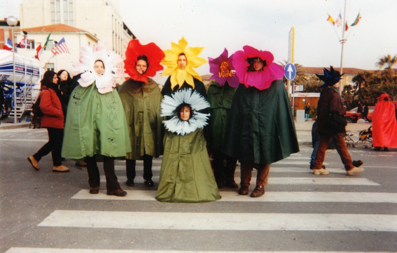 Carnevale di Viareggio vestiti da fiori.